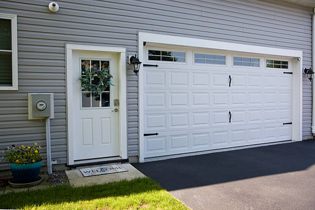 24/7 Emergency Garage Door Panel Replacement experts in Edgewood, NM